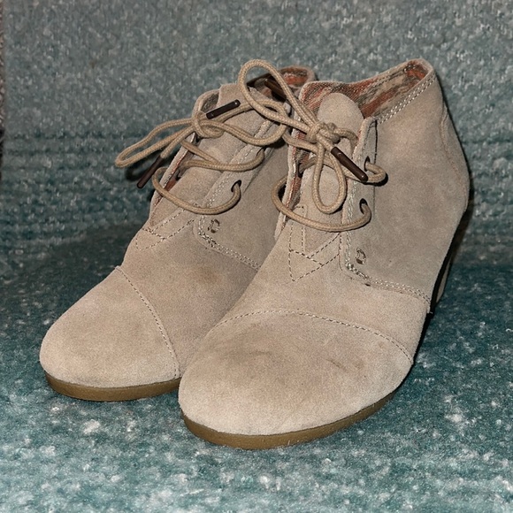 Toms Tan suede booties Size 7 - Picture 1 of 5